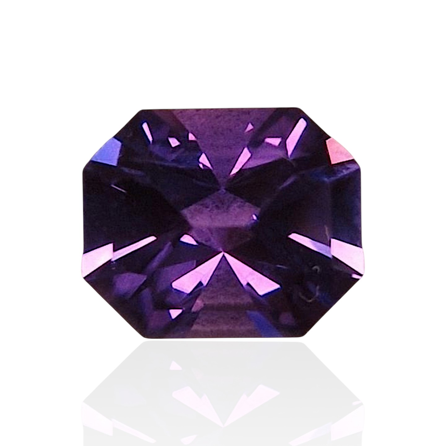 - Améthyste du Rwanda – 8.35 carats, Taille Seewatch