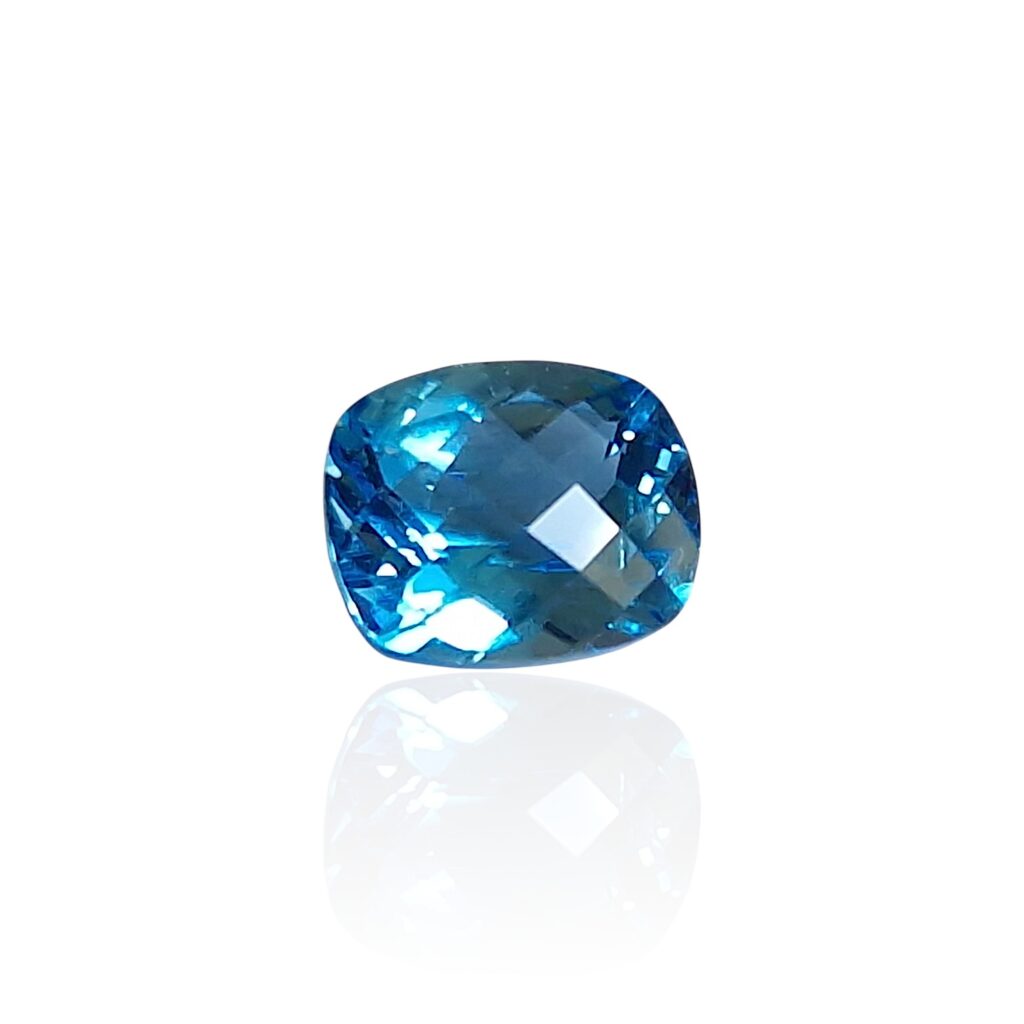 Topaze London Blue du Brésil — 6,295 cts (Taille "Choval Bubble" par L. Sabadie)