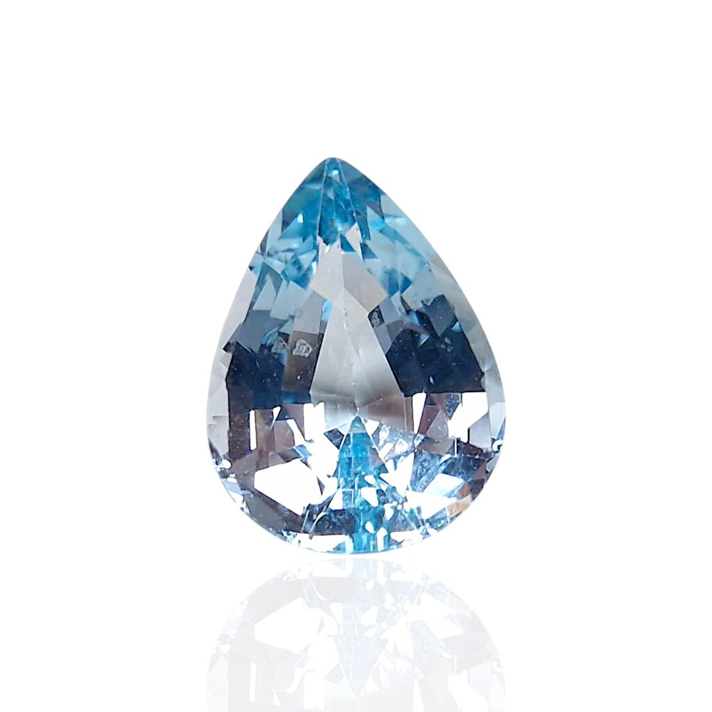 Topaze Bleue du Brésil — 8,325 cts (Taille « Goutte Mixte » — Couleur Light Blue)