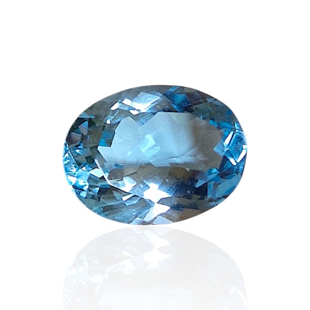 Topaze Bleue du Brésil — 12,03 cts (Taille « Ovale Mixte » — Couleur Sky Blue)