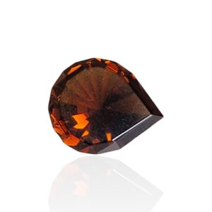 - Tourmaline du Kenya — 4,205 cts (Taille « Goutte Mixte » — Couleur Orange brunâtre à reflet vert)