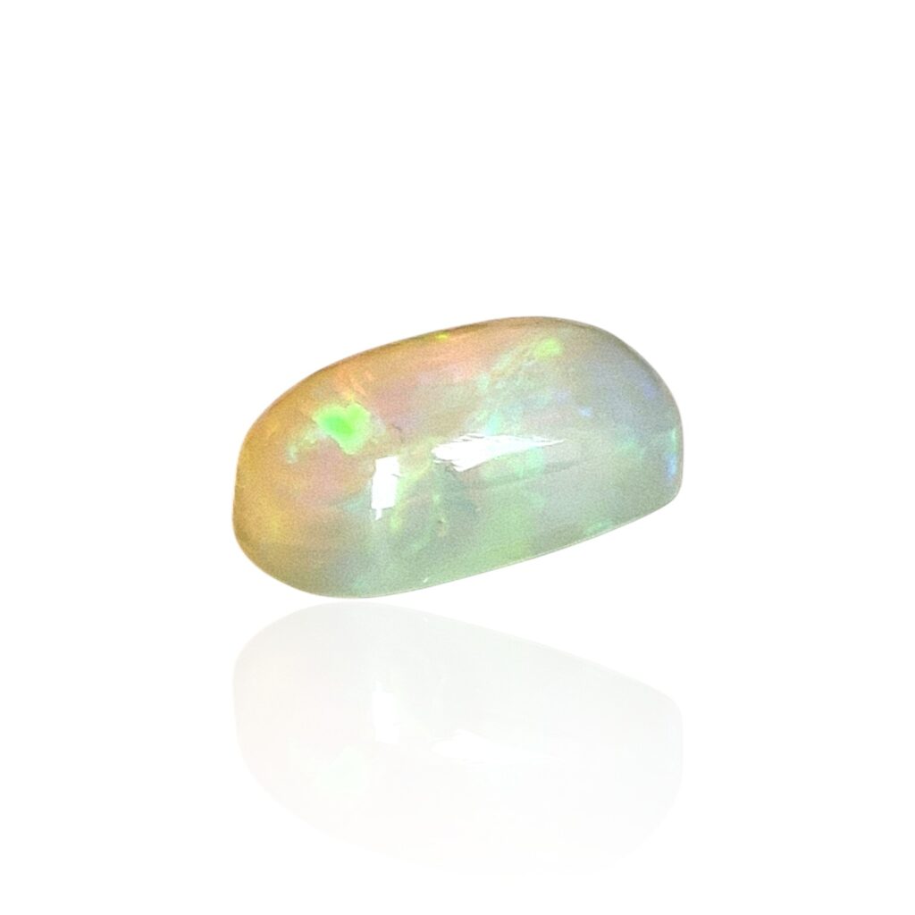 Opale d’Éthiopie — 7,345 cts (Taille « Cabochon Ovale Mixte » — Jeu de Couleurs Éclatant)