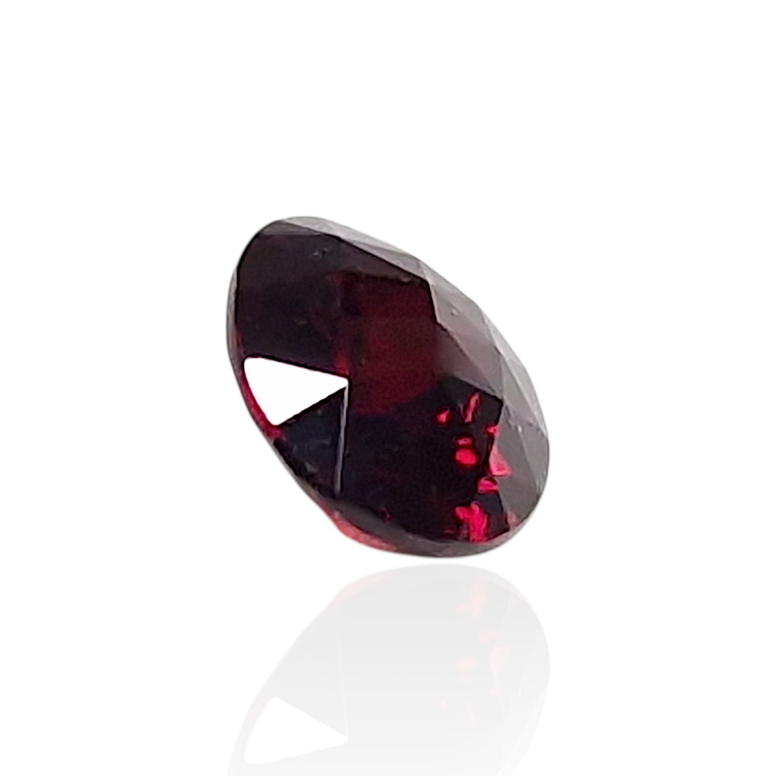 - Grenat Almandin du Cameroun — 1,375 ct (Taille “Ovale Mixte” — Éclat Rouge Profond) – Image 3