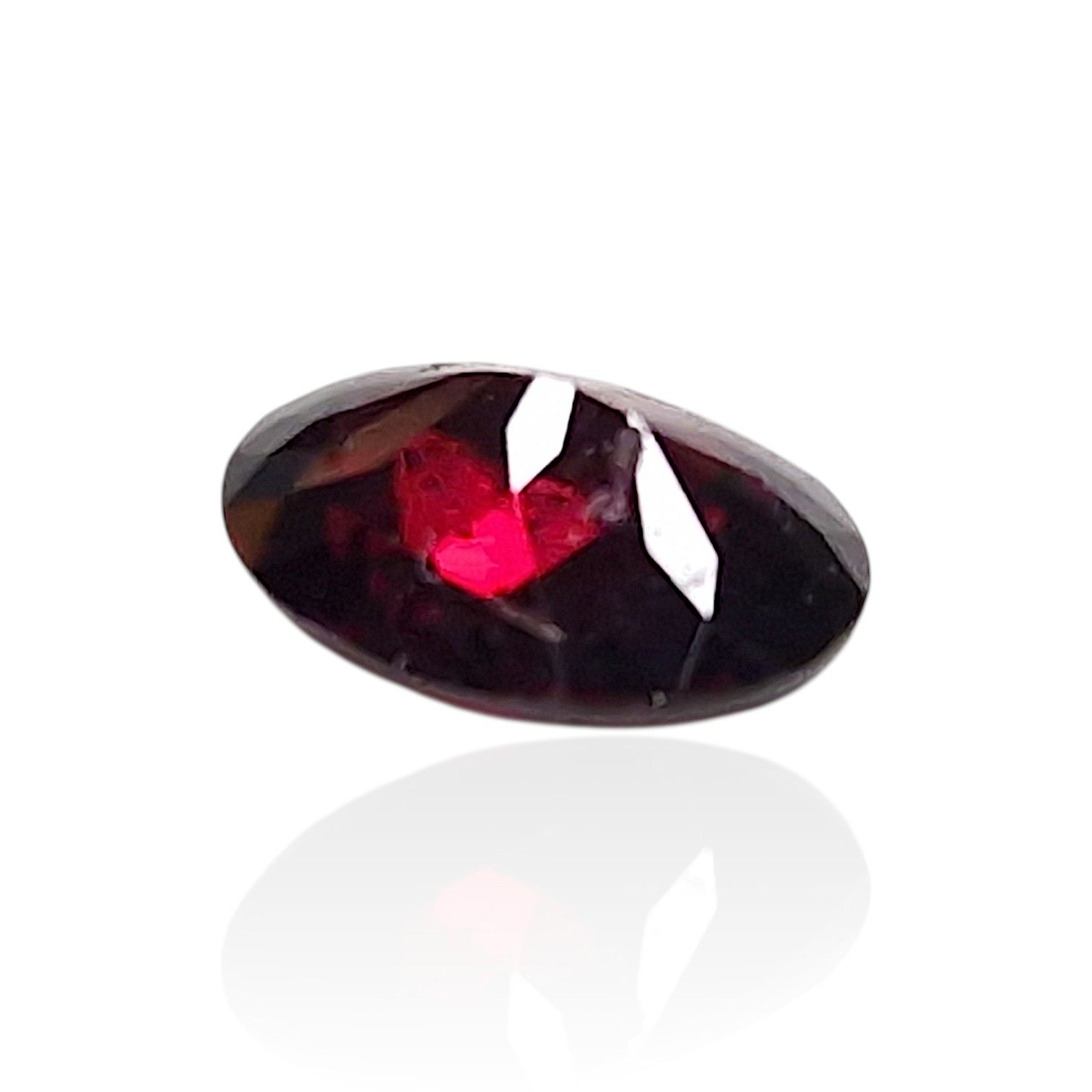 - Grenat Almandin du Cameroun — 1,375 ct (Taille “Ovale Mixte” — Éclat Rouge Profond) – Image 4