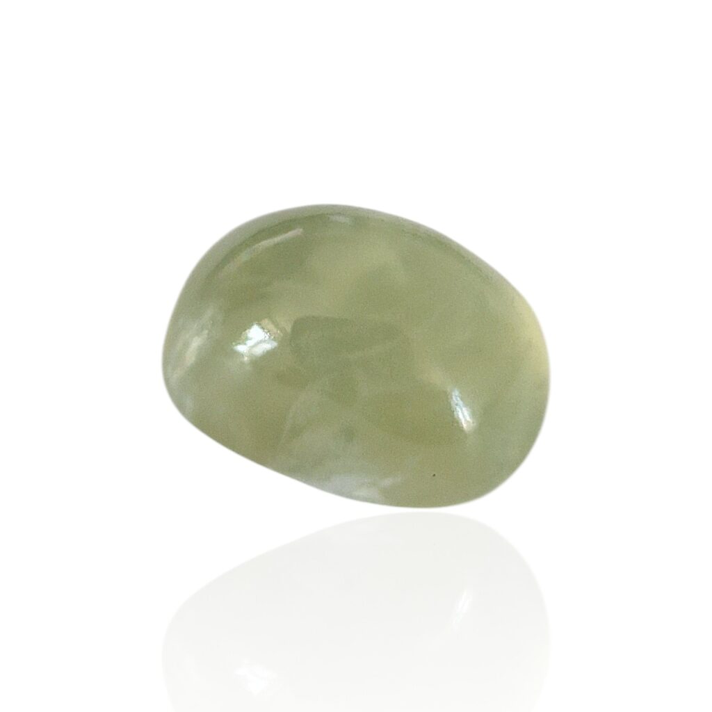 Préhnite Naturelle du Cameroun — 11,225 cts (Taille “Cabochon Ovale Mixte” — Douceur Vert d’Eau)